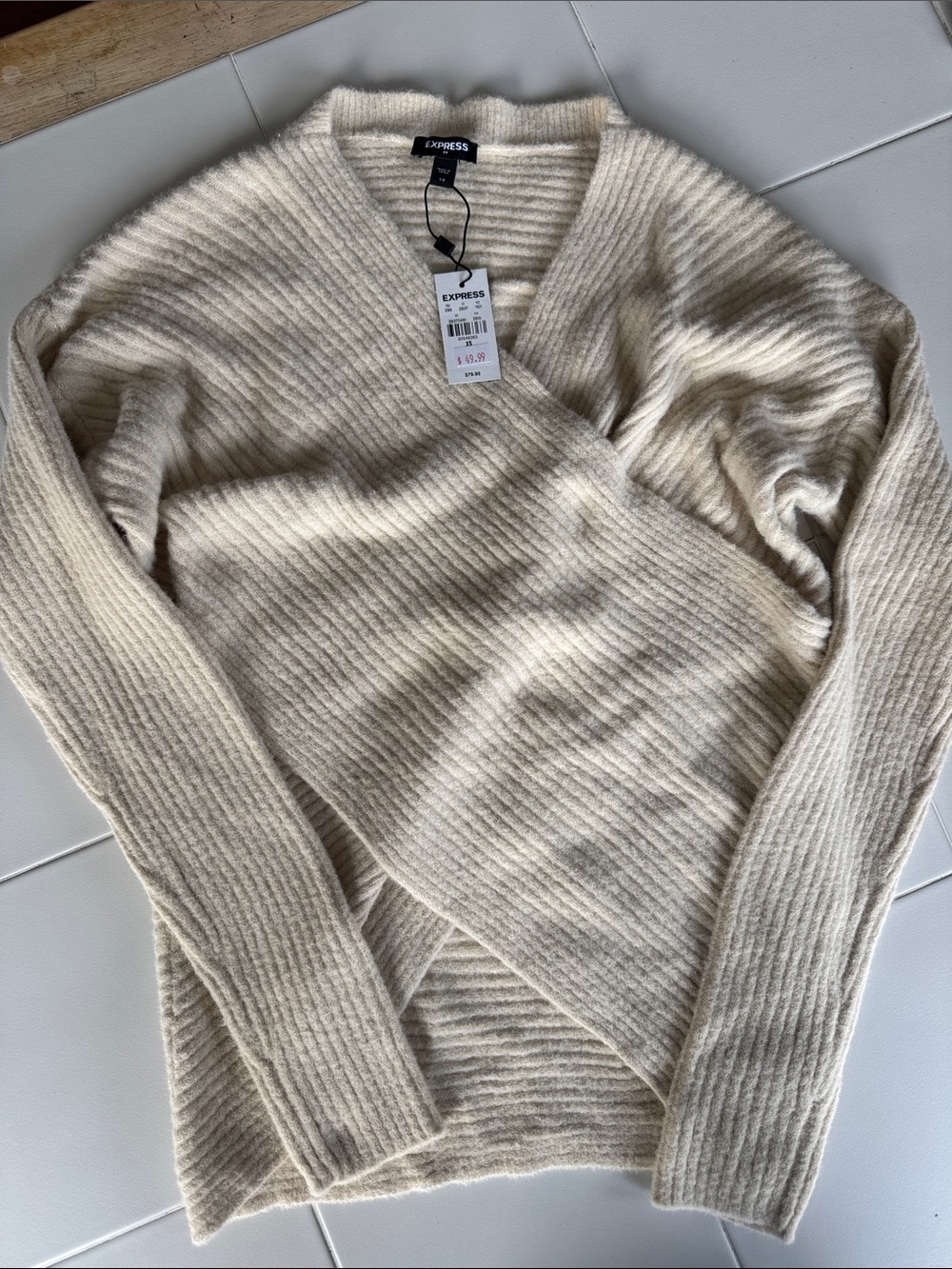 Express Women's Ivory Ribbed V-Neck Sweater